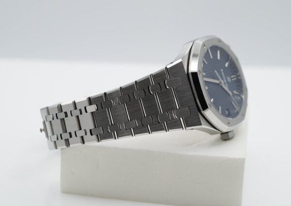 Audemars PIGUET ROYAL OAK 15500ST STAINLESS STEEL BLUE DIAL 41MM 2020 FULL SET - Image 5
