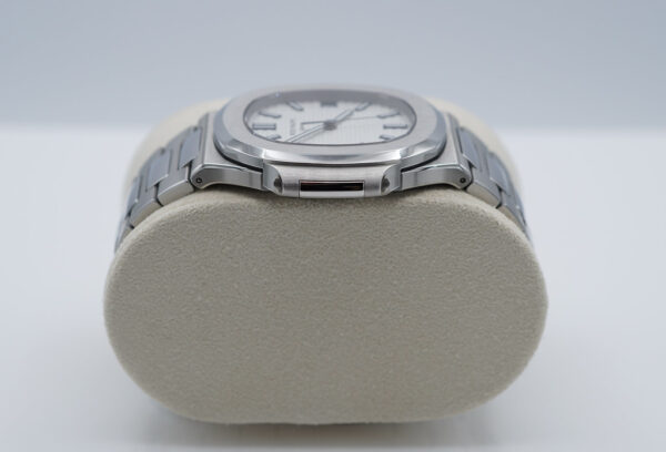 Patek PHILIPPE 5711 NAUTILUS STEEL WHITE DIAL 330 MOVEMENT 2019 FULL SET - Image 4