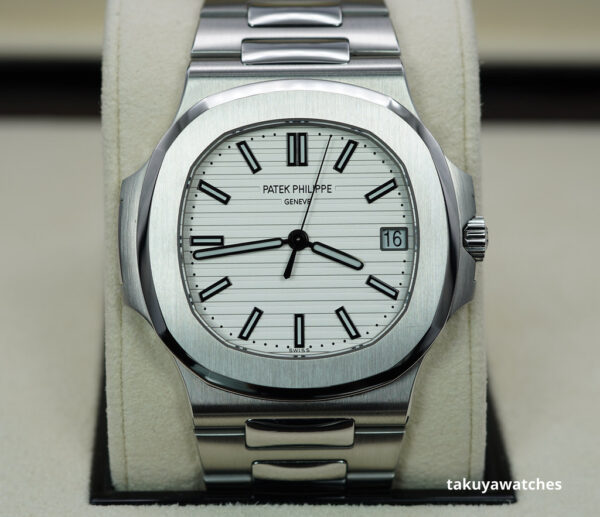 Patek PHILIPPE 5711 NAUTILUS STEEL WHITE DIAL 330 MOVEMENT 2019 FULL SET