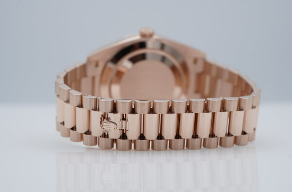 Rolex 228235 DAY DATE 40 ROSE GOLD CHOCOLATE BAGUETTE DIAMOND DIAL 2023 FULL SET - Image 7