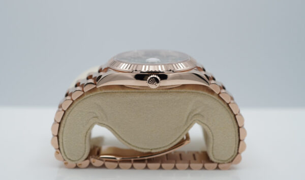 BRAND NEW Rolex 228235 DAY DATE 40 ROSE GOLD OLIVE GREEN ROMAN DIAL 2023 COMPLETE SET - Image 3