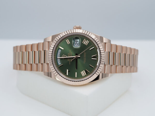 BRAND NEW Rolex 228235 DAY DATE 40 ROSE GOLD OLIVE GREEN ROMAN DIAL 2023 COMPLETE SET - Image 10