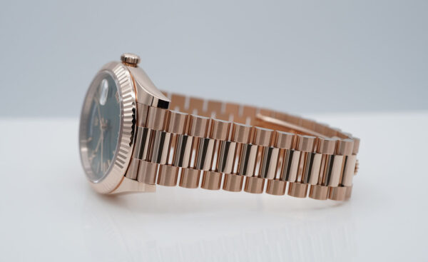 BRAND NEW Rolex 228235 DAY DATE 40 ROSE GOLD OLIVE GREEN ROMAN DIAL 2023 COMPLETE SET - Image 5