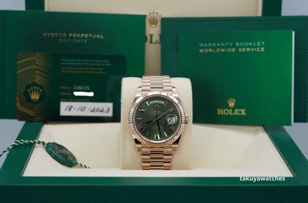 BRAND NEW Rolex 228235 DAY DATE 40 ROSE GOLD OLIVE GREEN ROMAN DIAL 2023 COMPLETE SET - Image 2