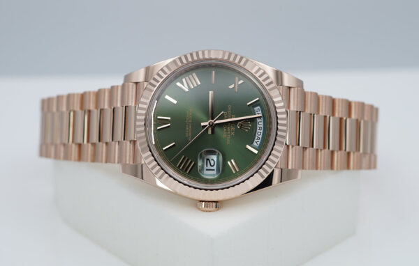 BRAND NEW Rolex 228235 DAY DATE 40 ROSE GOLD OLIVE GREEN ROMAN DIAL 2023 COMPLETE SET - Image 9