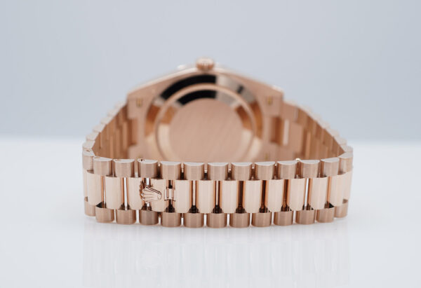 BRAND NEW Rolex 228235 DAY DATE 40 ROSE GOLD OLIVE GREEN ROMAN DIAL 2023 COMPLETE SET - Image 7