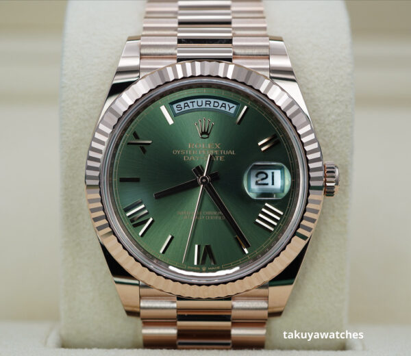 BRAND NEW Rolex 228235 DAY DATE 40 ROSE GOLD OLIVE GREEN ROMAN DIAL 2023 COMPLETE SET