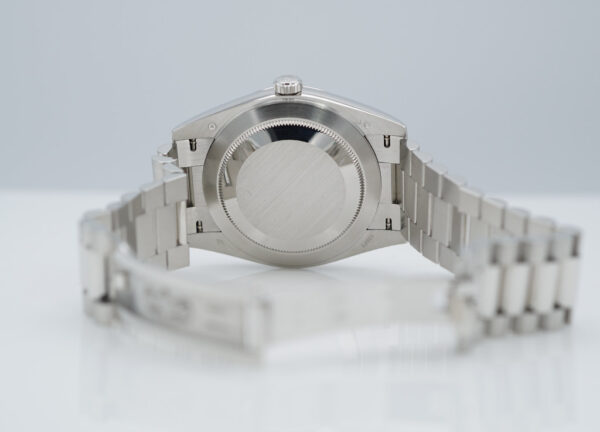 Rolex 228206 DAY DATE 40 PLATINUM ICE BLUE QUADRANT ROMAN DIAL COMPLETE SET - Image 8