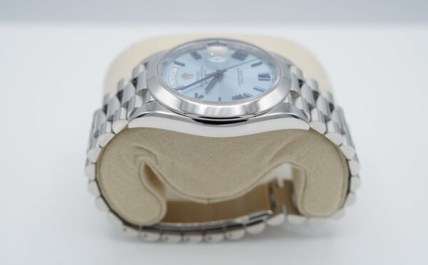 Rolex 228206 DAY DATE 40 PLATINUM ICE BLUE QUADRANT ROMAN DIAL COMPLETE SET - Image 4