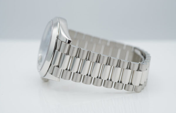 Rolex 228206 DAY DATE 40 PLATINUM ICE BLUE QUADRANT ROMAN DIAL COMPLETE SET - Image 6