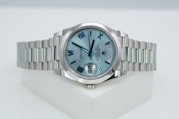 Rolex 228206 DAY DATE 40 PLATINUM ICE BLUE QUADRANT ROMAN DIAL COMPLETE SET - Image 9