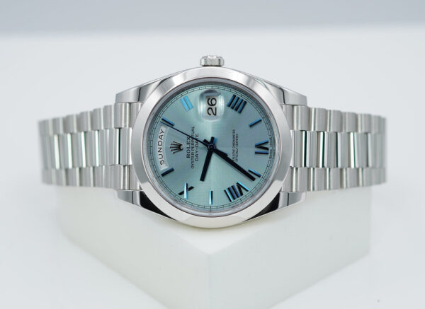 Rolex 228206 DAY DATE 40 PLATINUM ICE BLUE QUADRANT ROMAN DIAL COMPLETE SET - Image 10