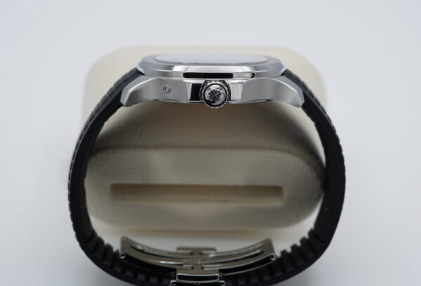 Patek PHILIPPE 5164A AQUANAUT TRAVEL TIME STAINLESS STEEL 2021 FULL SET - Image 3