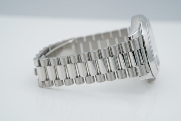Rolex 228206 DAY DATE 40 PLATINUM ICE BLUE QUADRANT ROMAN DIAL COMPLETE SET - Image 5
