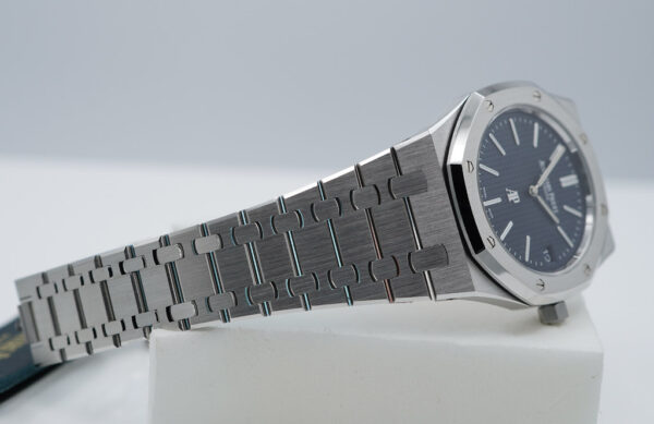 BRAND NEW Audemars PIGUET ROYAL OAK JUMBO 16202ST BLUE DIAL 2024 COMPLETE SET - Image 5