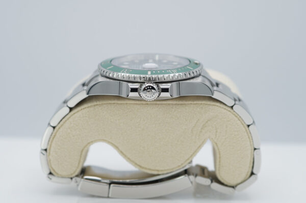Rolex 116610LV SUBMARINER HULK GREEN DIAL GREEN BEZEL 40MM COMPLETE SET - Image 3