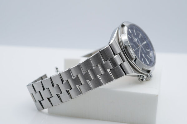 Vacheron CONSTANTIN OVERSEAS DUAL TIME 7900V BLUE DIAL 2021 WARRANTY FULL SET - Image 5