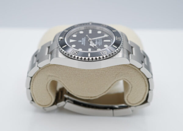 BRAND NEW Rolex 124060 SUBMARINER NO DATE 41MM 2023 WARRANTY COMPLETE SET - Image 4