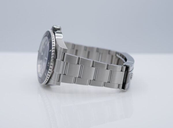 Rolex 124060 SUBMARINER NO DATE 41MM 2021 WARRANTY COMPLETE SET - Image 5