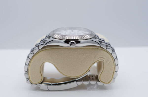 Rolex 126334 DATEJUST 41 FLUTED BEZEL WHITE STICK DIAL JUBILEE BAND FULL SET - Image 3