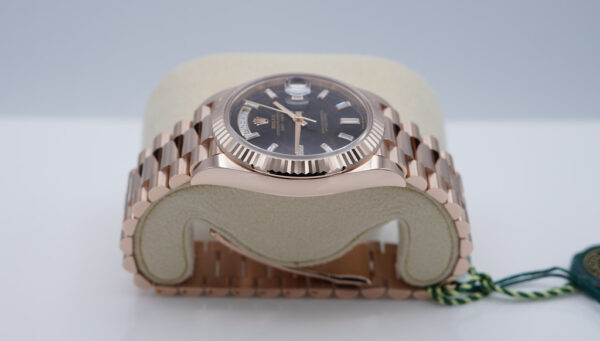 BRAND NEW Rolex 228235 DAY DATE 40 ROSE GOLD EISENKIESEL BAGUETTE DIAMOND DIAL 2024 FULL SET - Image 4