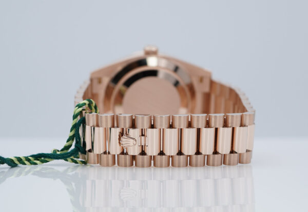BRAND NEW Rolex 228235 DAY DATE 40 ROSE GOLD EISENKIESEL BAGUETTE DIAMOND DIAL 2024 FULL SET - Image 7