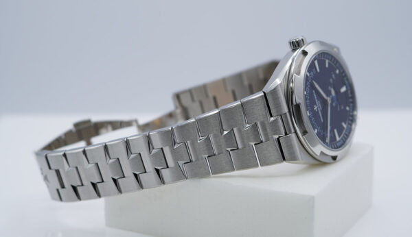 Vacheron CONSTANTIN OVERSEAS 4000V MOONPHASE RETROGRADE DATE BLUE DIAL 2023 FULL SET - Image 6