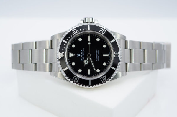 Rolex 14060M SUBMARINER NO DATE 2 LINER DIAL Z SERIAL BOXES PAPERS - Image 10