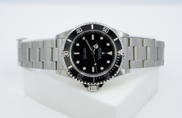 Rolex 14060M SUBMARINER NO DATE 2 LINER DIAL Z SERIAL BOXES PAPERS - Image 9