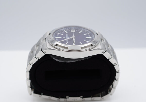 Vacheron CONSTANTIN OVERSEAS 4500V STAINLESS STEEL BLUE DIAL 2022 WARRANTY FULL SET - Image 4