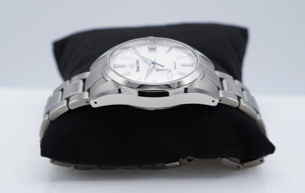 Grand Seiko SPRING DRIVE SNOWFLAKE DIAL TITANIUM SBGA211 2024 COMPLETE SET - Image 4