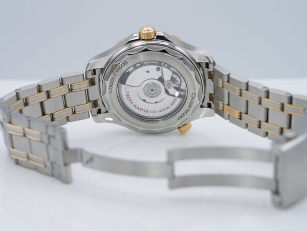 Omega SEAMASTER DIVER 300M CO-AXIAL MASTER 18K YG STEEL BLUE DIAL 2021 - Image 8