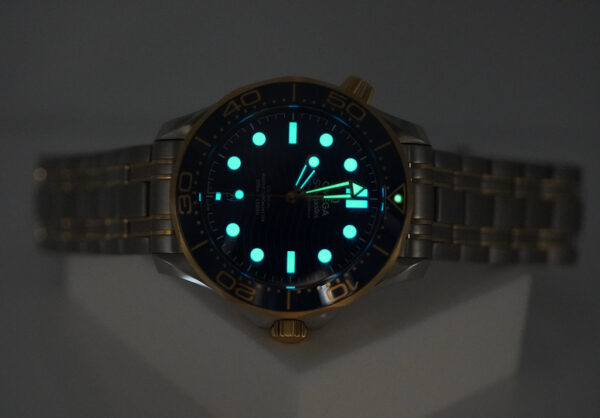 Omega SEAMASTER DIVER 300M CO-AXIAL MASTER 18K YG STEEL BLUE DIAL 2021 - Image 11