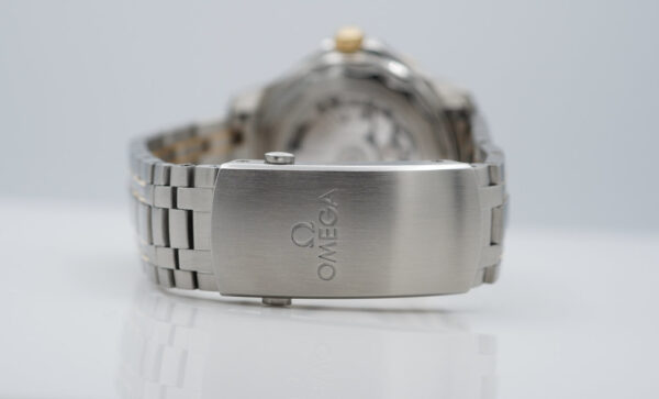 Omega SEAMASTER DIVER 300M CO-AXIAL MASTER 18K YG STEEL BLUE DIAL 2021 - Image 7