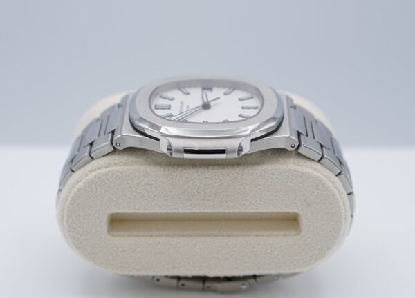 Patek PHILIPPE 5711 NAUTILUS STAINLESS STEEL WHITE DIAL 2016 COMPLETE SET - Image 4