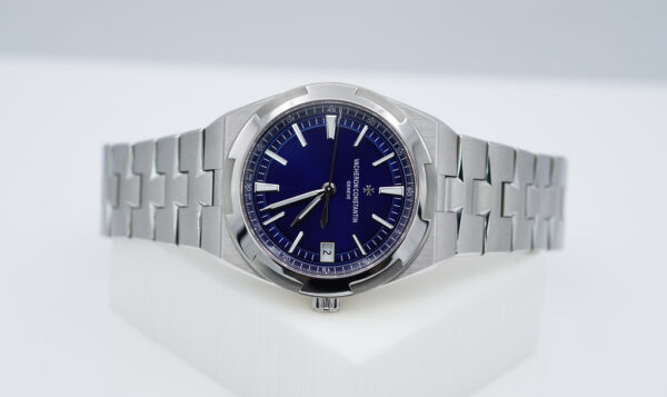 Vacheron CONSTANTIN OVERSEAS 4500V STAINLESS STEEL BLUE DIAL 2022 WARRANTY - Image 8
