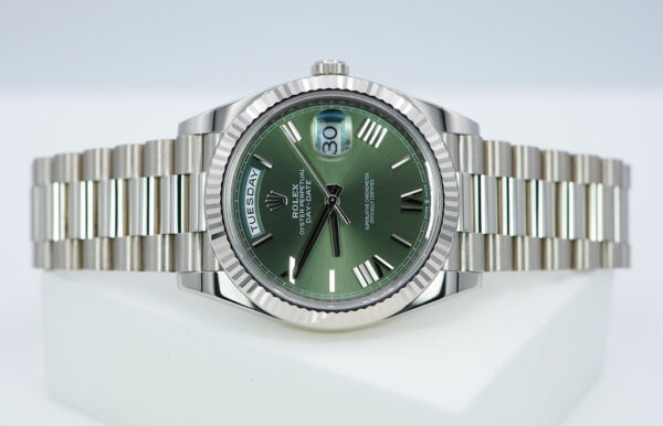 Rolex 228239 DAY DATE 40 WHITE GOLD OLIVE GREEN ROMAN DIAL 2022 COMPLETE SET - Image 10