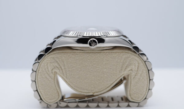 Rolex 228239 DAY DATE 40 WHITE GOLD OLIVE GREEN ROMAN DIAL 2022 COMPLETE SET - Image 3