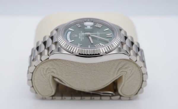 Rolex 228239 DAY DATE 40 WHITE GOLD OLIVE GREEN ROMAN DIAL 2022 COMPLETE SET - Image 4