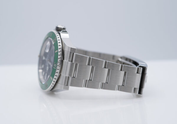 Rolex 126610LV SUBMARINER 41 GREEN MK2 BEZEL BLACK DIAL 2023 COMPLETE SET - Image 6