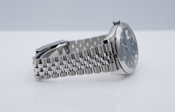 Rolex 126300 DATEJUST 41 MINT GREEN DIAL JUBILEE BAND 2024 COMPLETE SET - Image 5