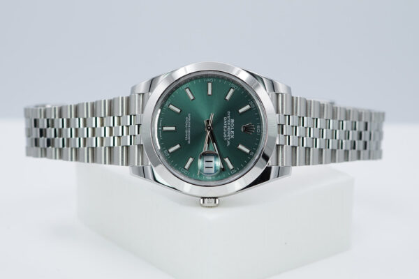 Rolex 126300 DATEJUST 41 MINT GREEN DIAL JUBILEE BAND 2024 COMPLETE SET - Image 9