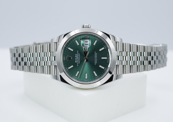 Rolex 126300 DATEJUST 41 MINT GREEN DIAL JUBILEE BAND 2024 COMPLETE SET - Image 10