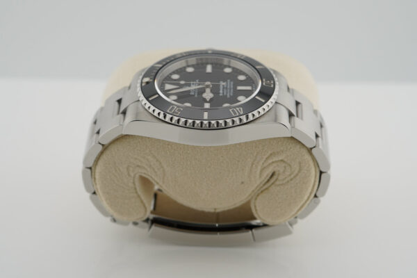 Rolex 124060 SUBMARINER NO DATE 41MM 2021 WARRANTY COMPLETE SET - Image 4