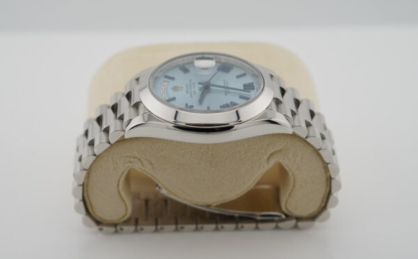 Rolex 228206 DAY DATE PLATINUM ICE BLUE QUADRANT ROMAN DIAL 40MM COMPLETE SET - Image 4