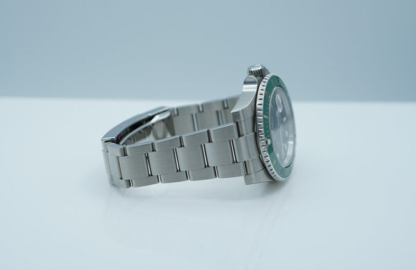 Rolex 116610LV SUBMARINER HULK GREEN DIAL GREEN BEZEL 40MM 2018 FULL SET - Image 6