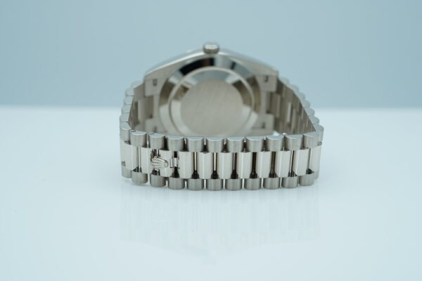 Rolex 228239 DAY DATE 40 WHITE GOLD OLIVE GREEN ROMAN DIAL 2023 COMPLETE SET - Image 7
