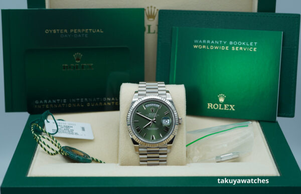 Rolex 228239 DAY DATE 40 WHITE GOLD OLIVE GREEN ROMAN DIAL 2023 COMPLETE SET - Image 2