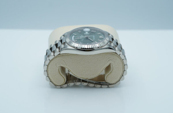 Rolex 228239 DAY DATE 40 WHITE GOLD OLIVE GREEN ROMAN DIAL 2023 COMPLETE SET - Image 4