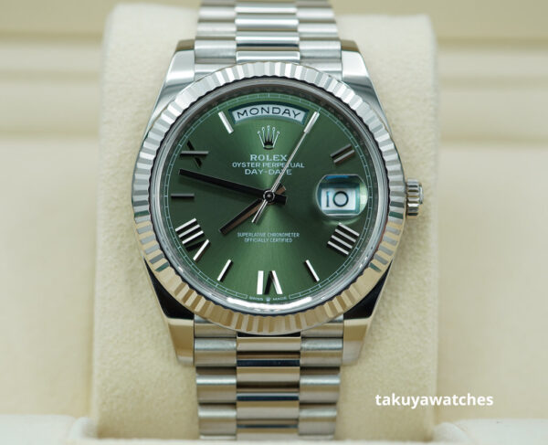 Rolex 228239 DAY DATE 40 WHITE GOLD OLIVE GREEN ROMAN DIAL 2023 COMPLETE SET
